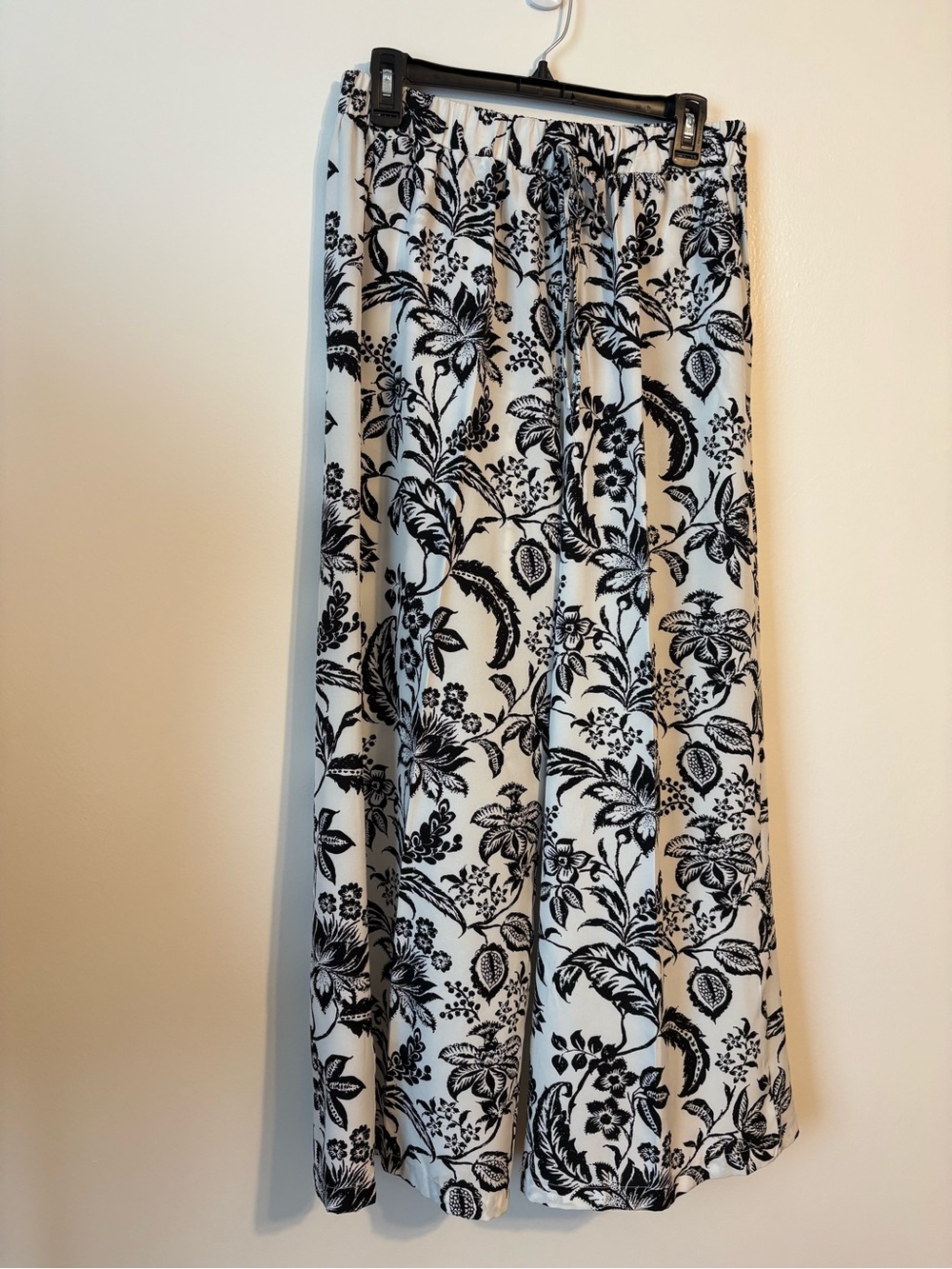 SHEIN Black & White Floral Drawstring Wide leg pants